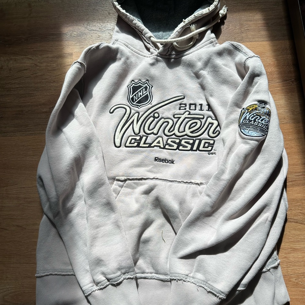 🏒 Reebok NHL 2011 Winter Classic Hoodie Men’s Size Large 🥅